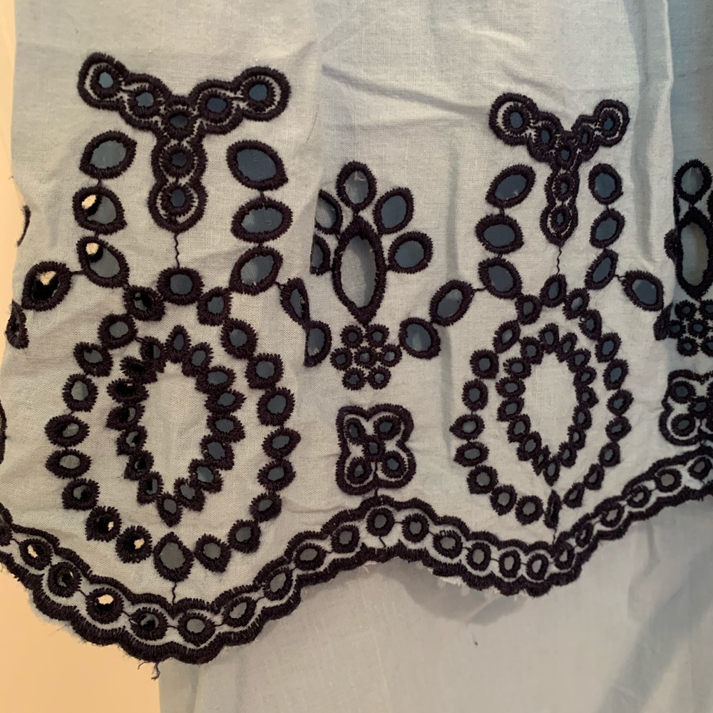 Blue Eyelet Pattern Tank - Picture 3 of 4